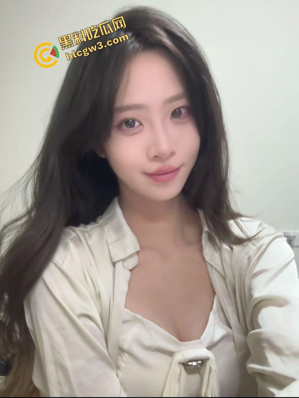 武汉华夏理工学院贱逼渣女『邓芊』出轨单男被发现 酒店爆插骚臀视频遭流出！原创曝光！-4