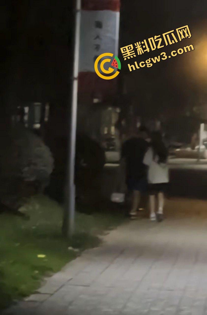 武汉华夏理工学院贱逼渣女『邓芊』出轨单男被发现 酒店爆插骚臀视频遭流出！原创曝光！-8