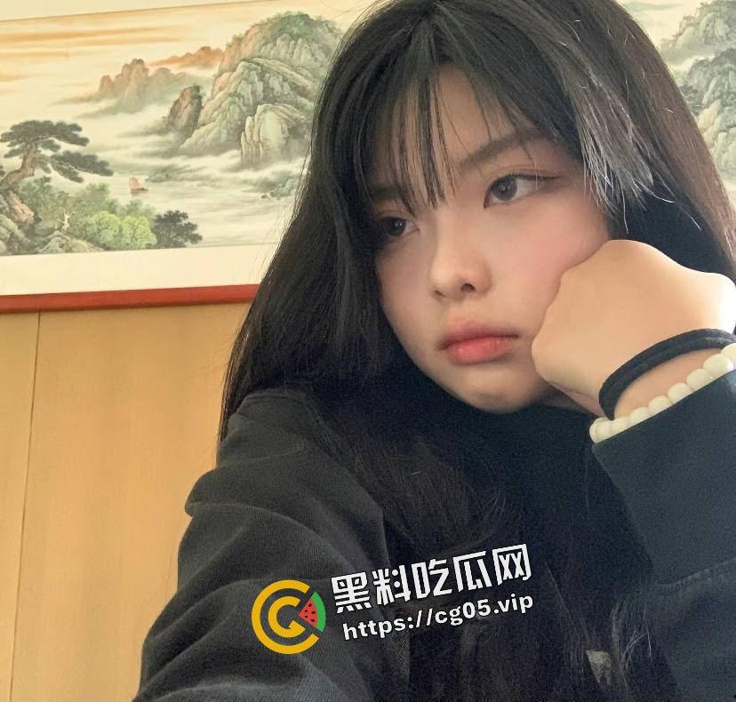 常熟理工大学【刘欣】 私密视频被男朋友跟其他渣男互换 被曝光是被长期包养的母狗-5