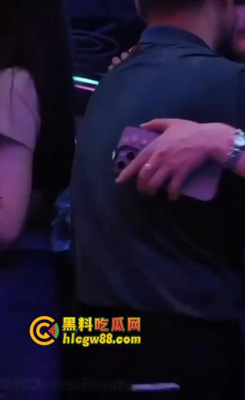 你大爷还是你大爷,退休不跳广场舞,直接拿退休金冲妹子,享受生活才是硬道理!-7