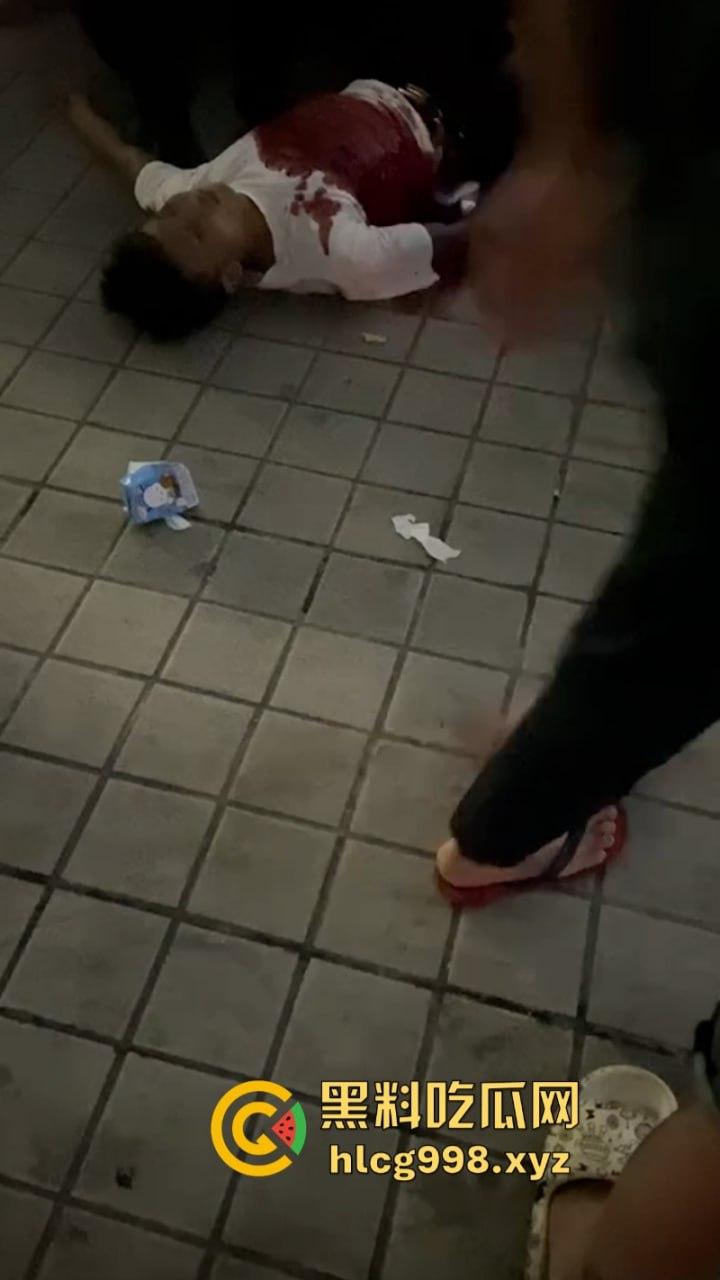 海南订台小哥侯小黑当街被杀视频曝光 平台账号被销 消息封锁 这是得罪啥人了么？-4