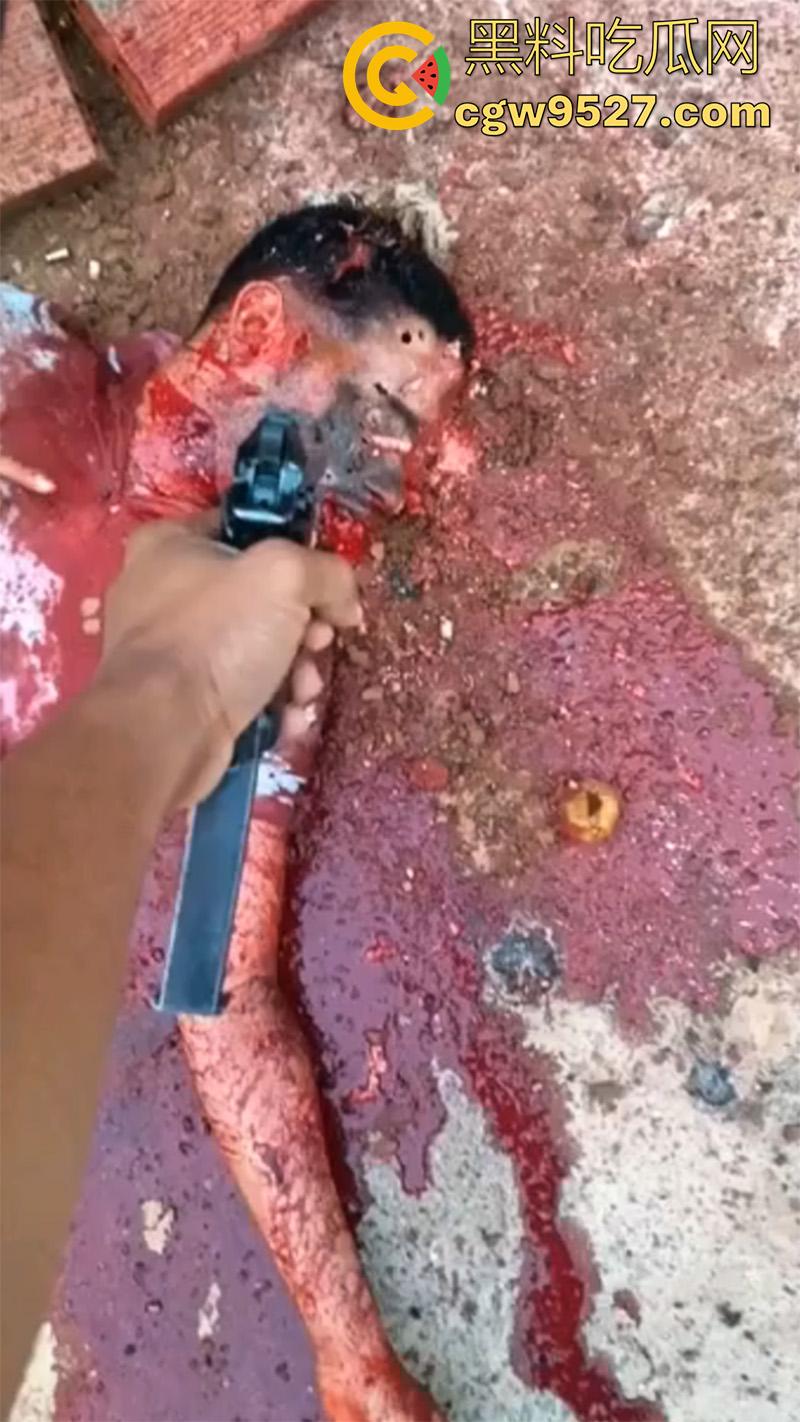 暗网流出血腥合集，吃人腿爆头剥皮车祸，想要的应有尽有，场面血腥过于重口，胆小者谨慎观看！-7