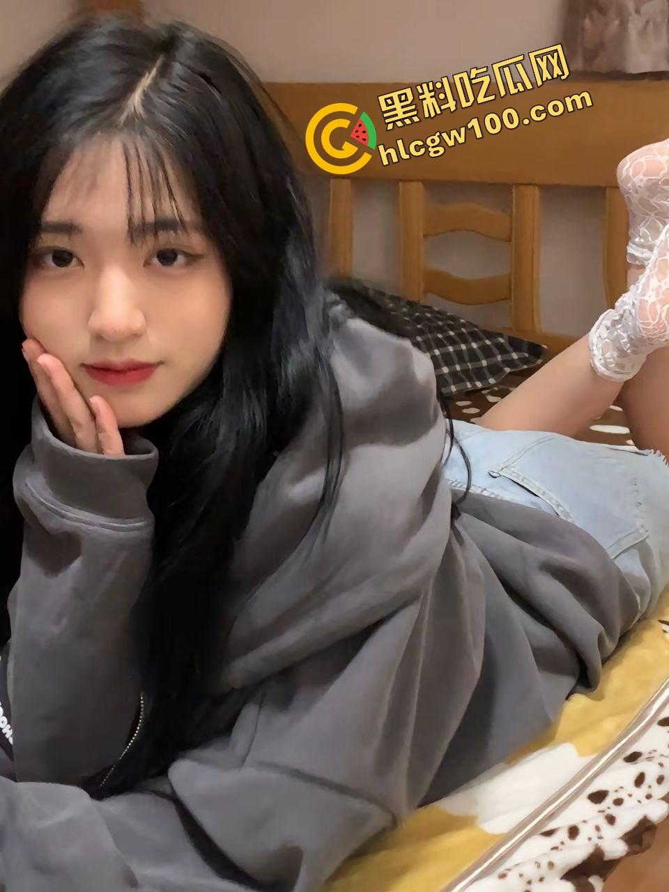 福建艺术职业甜妹反差婊【江铃】毕业沦为精盆母狗，舔屁眼暴力性爱骑乘榨精！独家曝光流出！-1