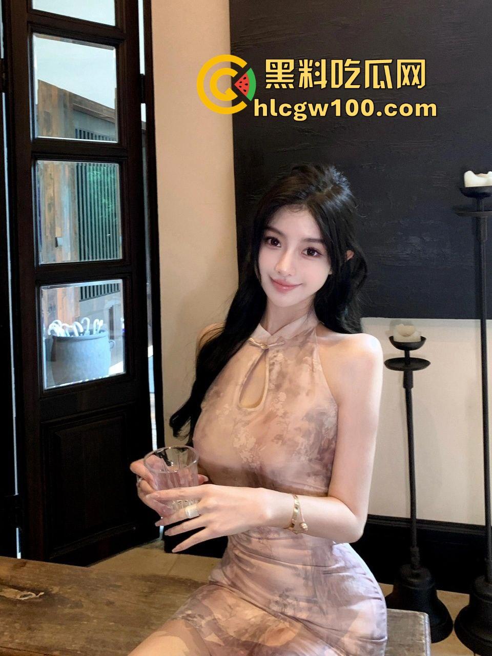 兄弟KTV喝趴睡着，大奶女友骚到直接扒衣看胸，胸贴亮瞎眼，嘴上还叫别弄坏衣服，怪不得把人榨废！-5