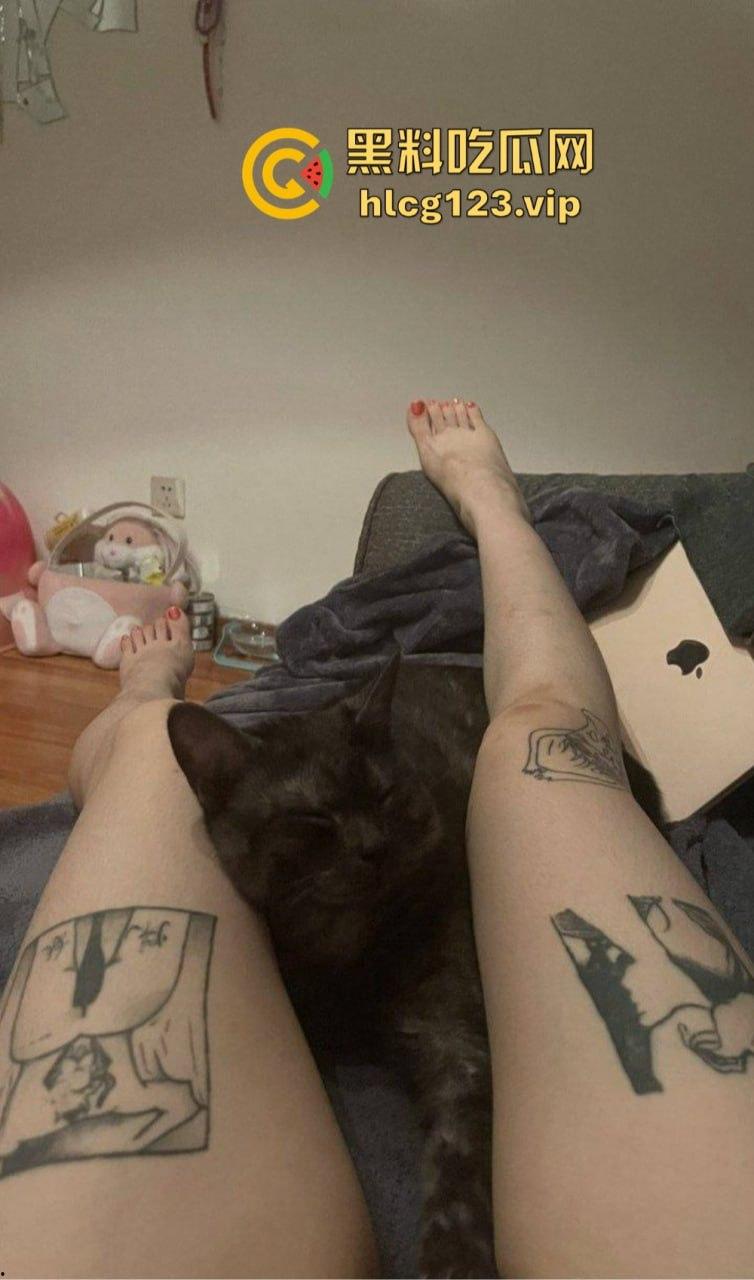 精神小骚妹独自在家玩弄自己！内内纹身自拍，抽烟玩骚，自慰爽到飞起！-4