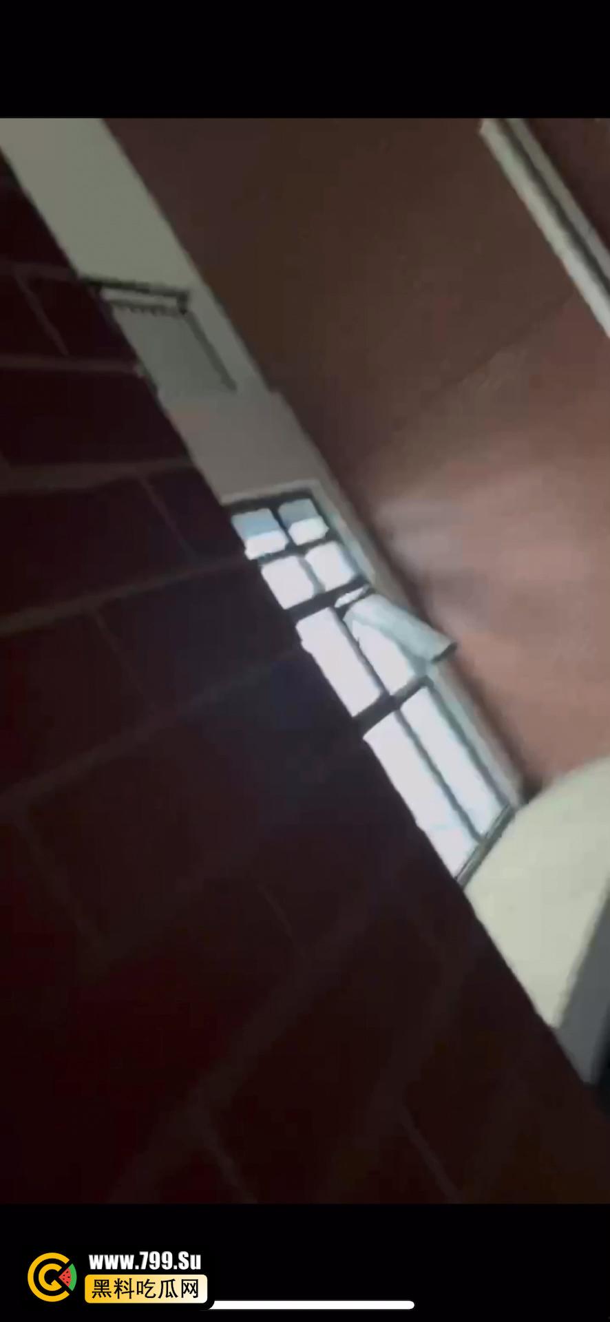 广州华商学院 男生带外校女生进活动室口交 同学举报导致其被辅导员抓包 现场社死-8