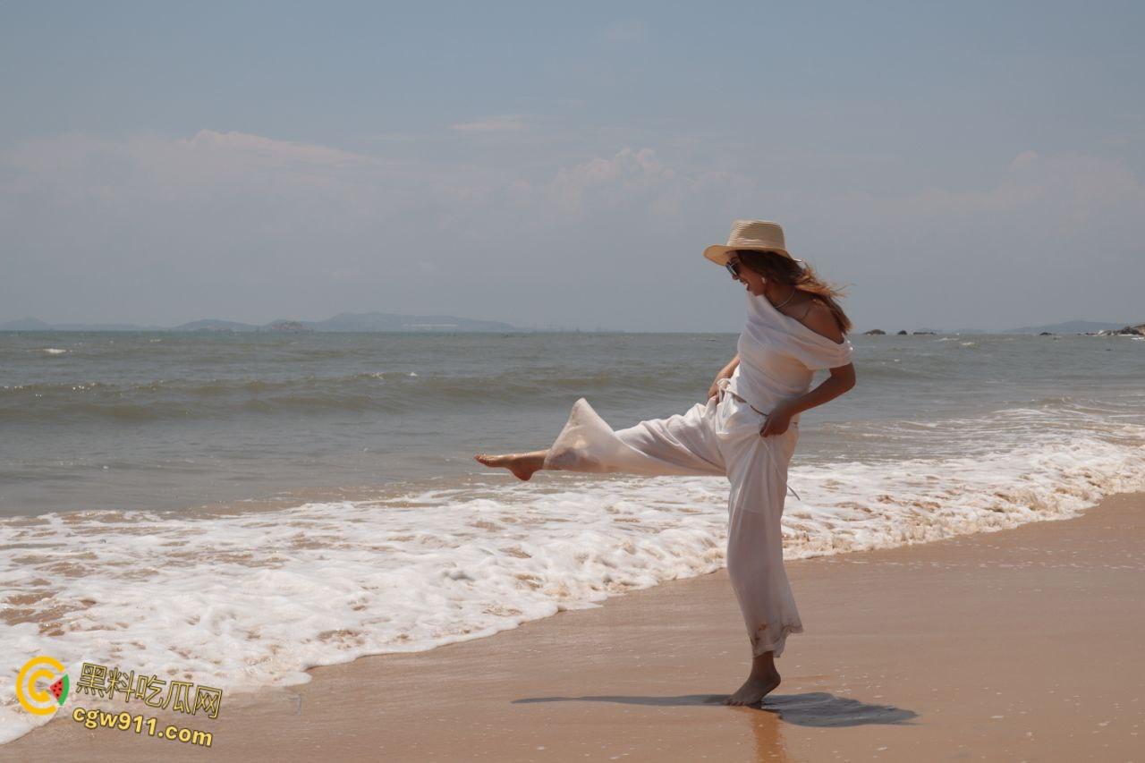 推特调教人妻大神【xiaoxin064】，约炮32岁韵味少妇，把少妇当成母狗边旅游边操，无套内射黑丝翘臀 !-3