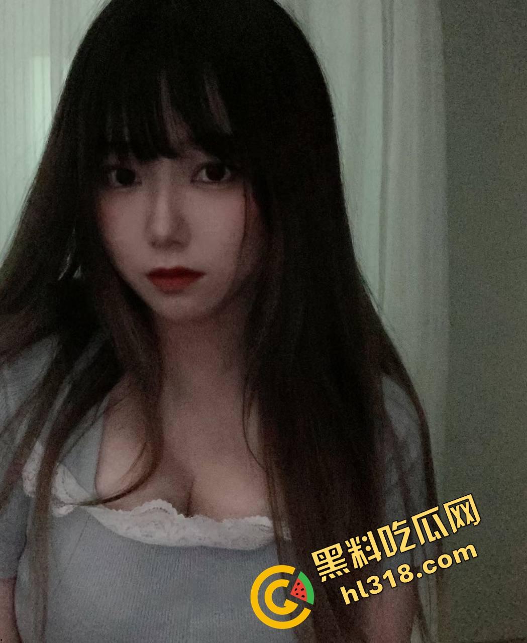 露出天花板御姐『cikaimoon』携闺蜜全裸下乡，裸乳肥臀给大爷做饭送温暖，大爷饭没吃奶吃饱！-1