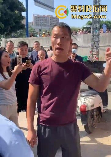 佛山大墩村网红对峙贪官！【怂仔不怂了】与梁主任红酒事件闹得沸沸扬扬，网友撑怂仔买酒助力！-20