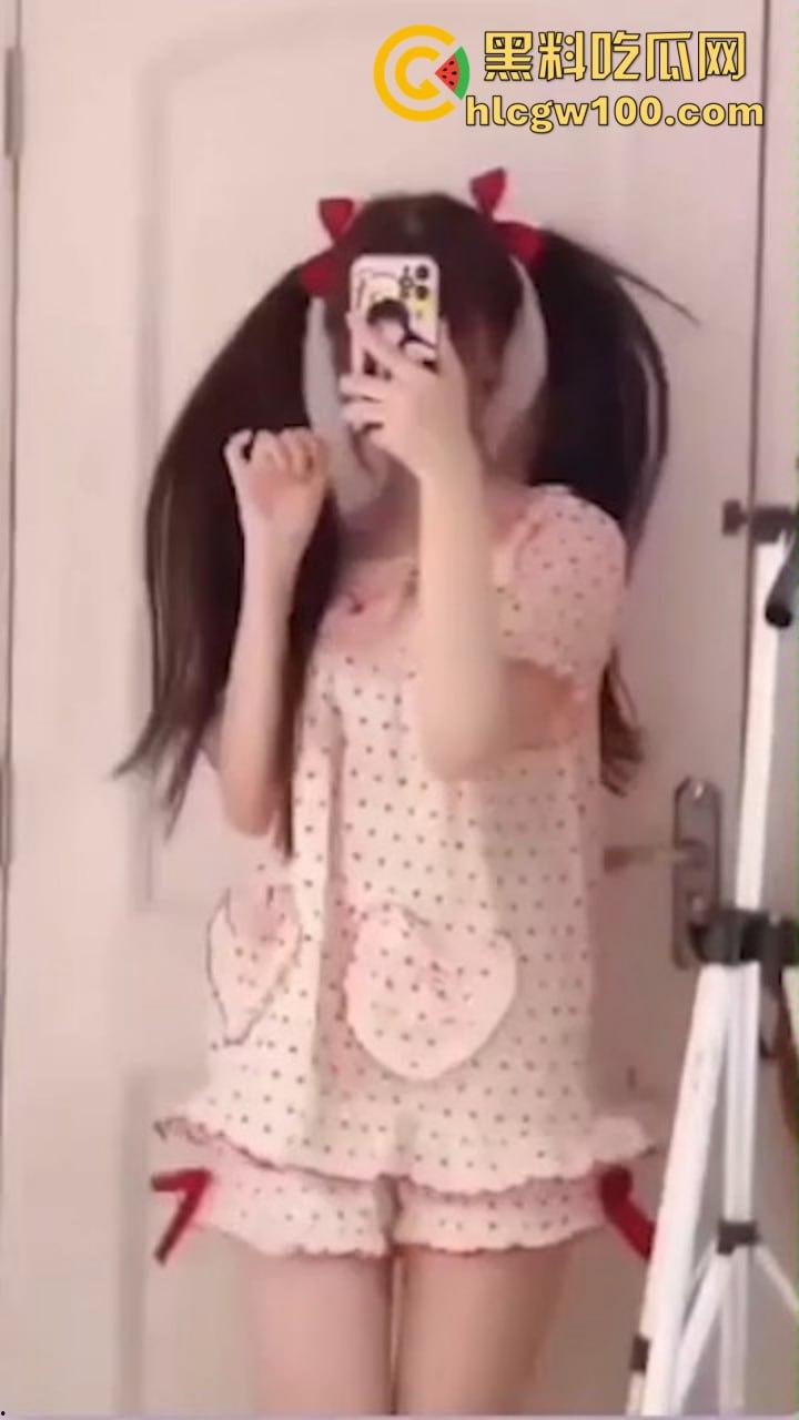 双马尾弹力腰女神来了 后入摇到全场窒息 这腰韧性堪比橡皮筋后入姿势切换丝滑  社会摇和青海摇全跪了！-4