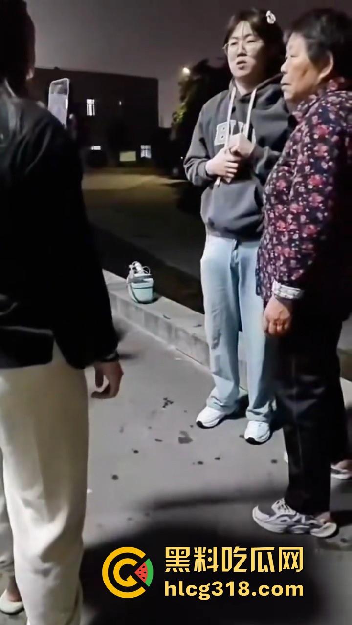 淮北师范生物工程系【祁鹿闻】 男扮女装进女澡堂偷拍被捉，据理力争还死不承认。-7