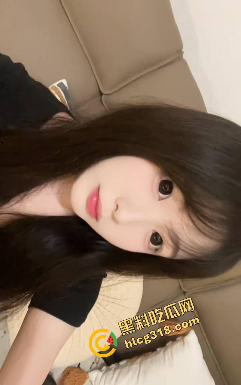 姐妹花双飞终于圆梦，老婆喝多睡死一边，小姨子主动骑上来床上偷偷操，全程肉香淫水横飞！-2