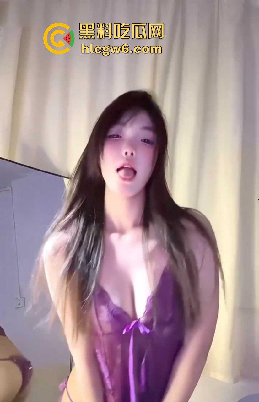 抖音骚货【千野小兔】直播间骚舞露底撩粉丝，短裙掀起露内内，风骚表情媚眼勾魂，粉丝直呼受不了还猛刷礼物！-8