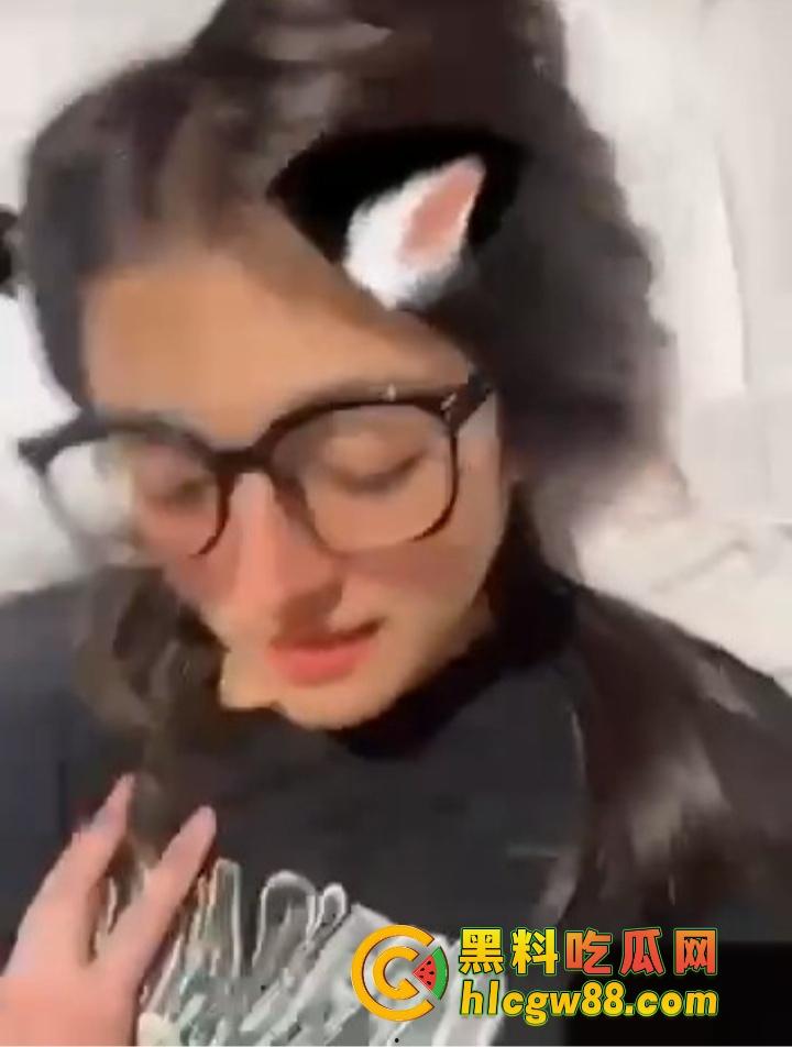 新疆乌鲁木齐财经学院『夏赫曼古丽』混血眼镜婊被颜射满脸，鸡巴吃得香喷喷，管他清不清真照吃不误！-6