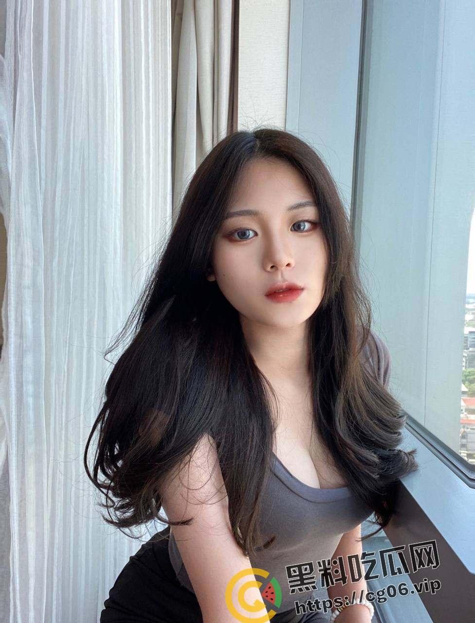 我的巨乳风骚班长！西南大学女大学生班长【严丽丽】 冷酷班长 风骚母狗 无缝切换 胸都要被捏爆啦-2