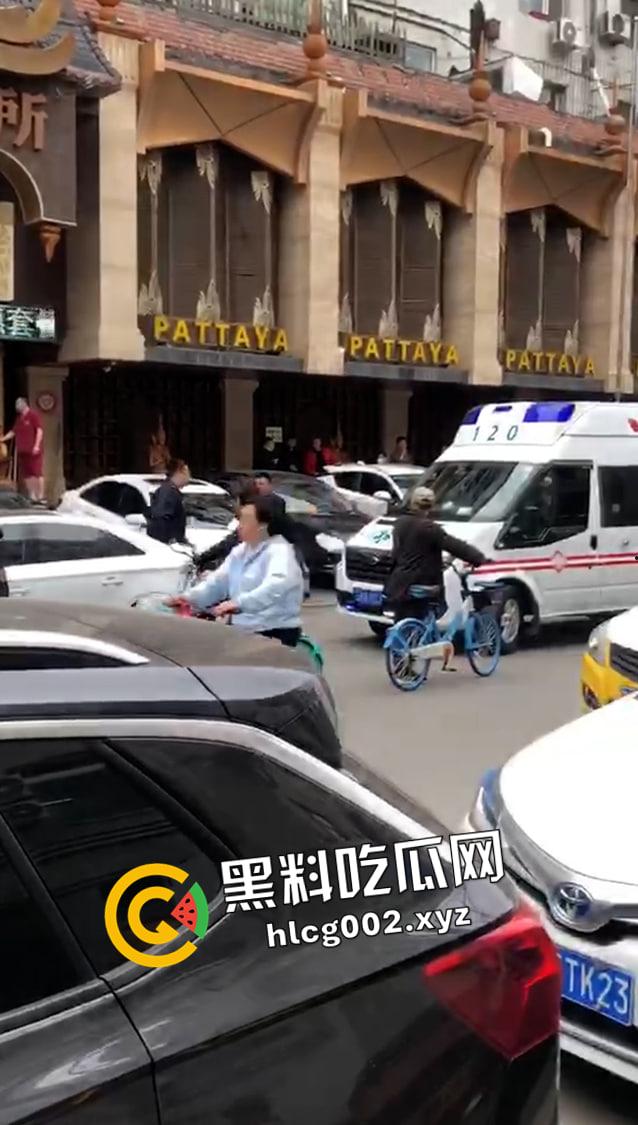 沈阳铁西芭提雅男子连砍9人 杀人后淡定逃离 现场血流满地 现场视频流出 前排吃瓜-11