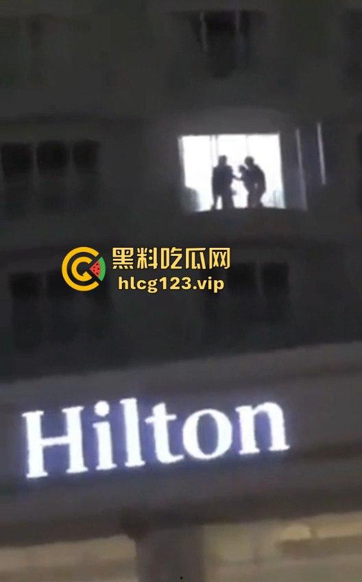 兄弟双飞皮影戏？希尔顿VIP才能看到的画面，有钱人果然懂得玩花样！-4