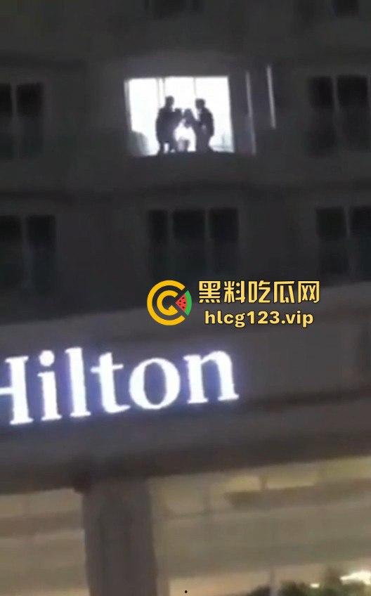 兄弟双飞皮影戏？希尔顿VIP才能看到的画面，有钱人果然懂得玩花样！-6