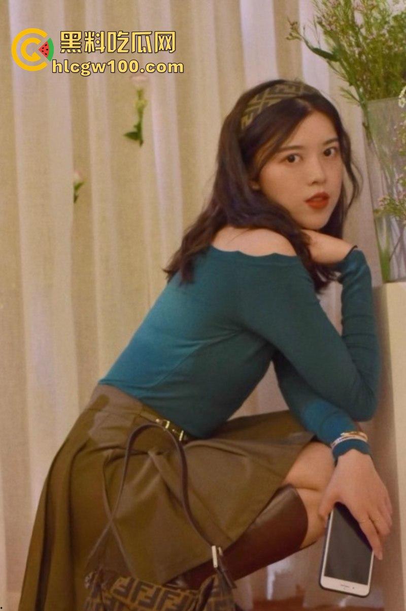 上海复旦女博士【刘思雅】约炮视频曝光!清纯高智只是伪装面具 吃屌成瘾淫荡又反差-1