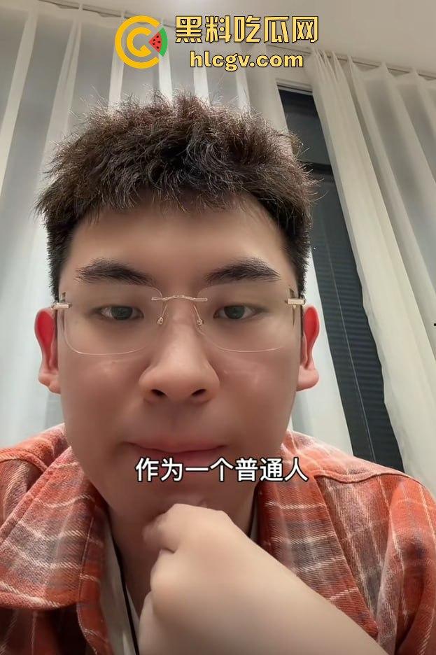 千万网红『听泉赏宝』高价约炮『冷酷的R』，聊天过程被闺蜜曝光吐槽泉哥鸡巴小、爱舔脚惹粉丝笑疯！-10