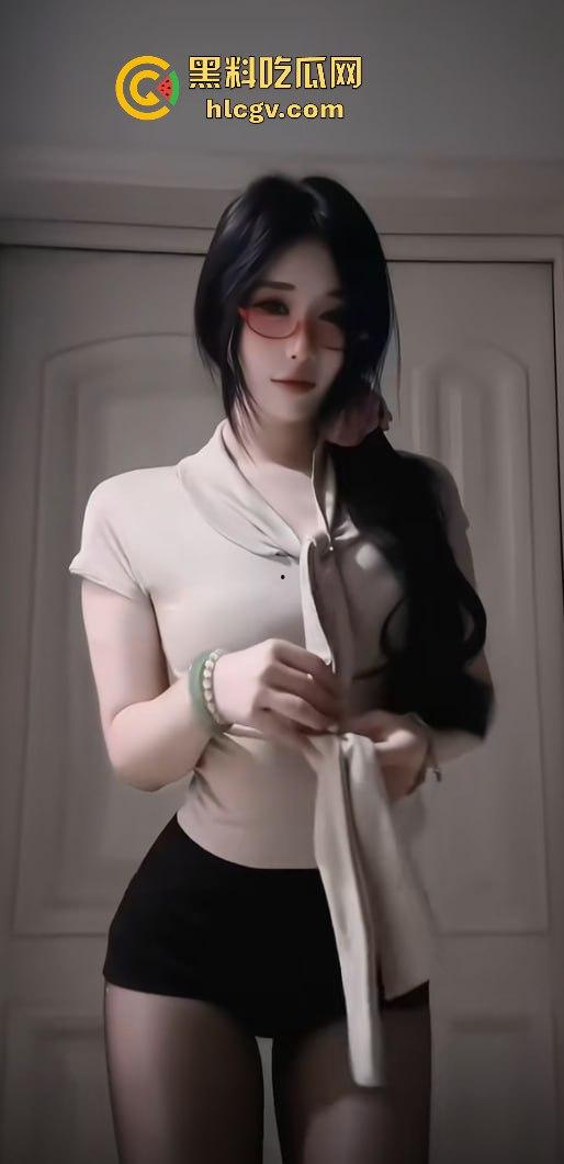 千万网红『听泉赏宝』高价约炮『冷酷的R』，聊天过程被闺蜜曝光吐槽泉哥鸡巴小、爱舔脚惹粉丝笑疯！-16