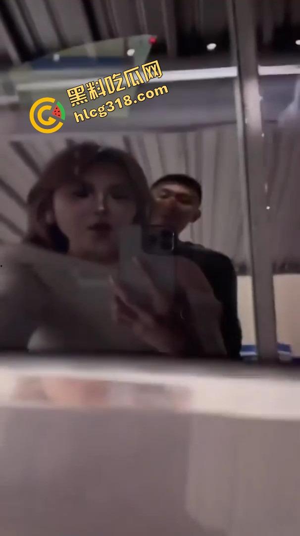 上海母狗停车场想要被操，嘴上喊着要野炮，结果男的怂逼只敢让她爆吸，回酒店小穴跟疯了一样狂喷不停！-11