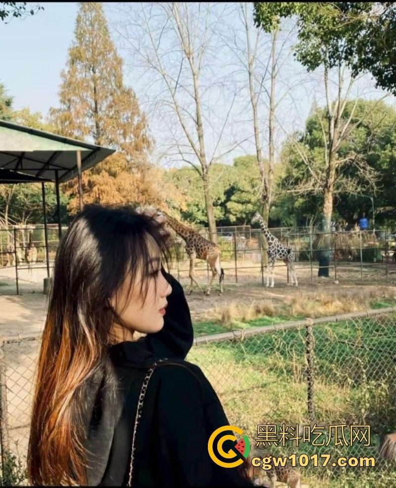 天津体育学院音乐系学姐与体育男友激情自拍泄露，丰满学姐配180体育学弟注定是场恶战，骚货自带M属性床上功夫深厚！-1