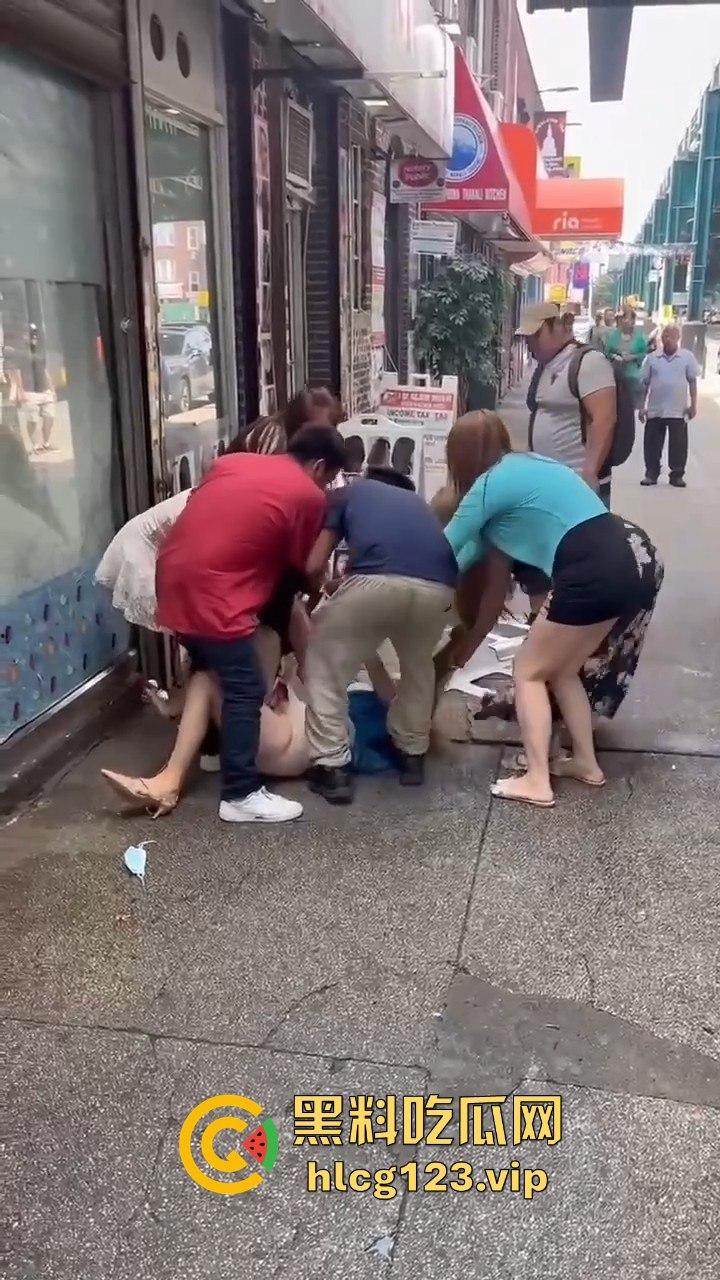纽约华人区站街女为抢客户互殴，白天华人打晚上洋马拼，唐人街的行情卷成这样了？-4