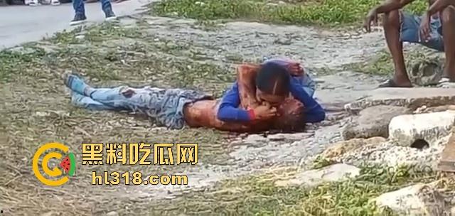 哥伦比亚双重谋杀案，疑似帮派报复，枪手杀害了不不尽兴，还要在死者头部猛踹几脚才愤愤离去，国外真乱！-7