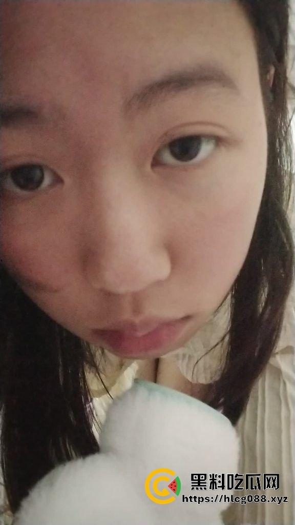 四川眉山仁寿县【李佳玲】背着男友偷人，分手后骚料满天飞，这贱货下贱得让人想吐！-5