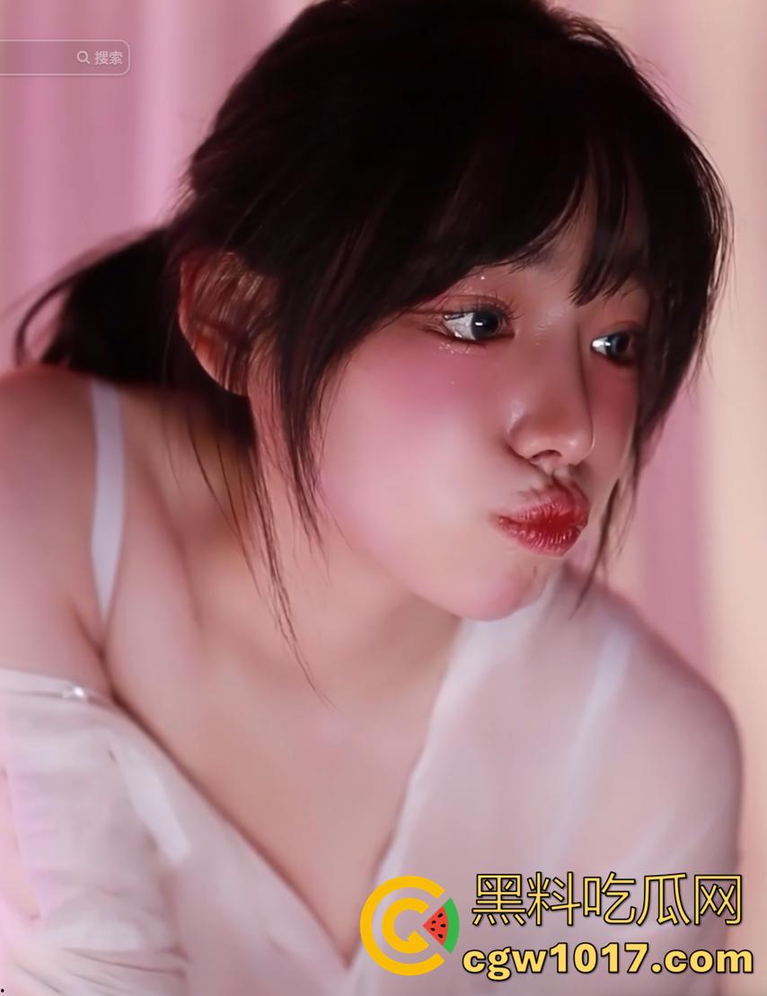 韩国顶级色情主播 神颜【周如宁】直播玩弄乳房！还穿着比基尼勒出骚逼户型，让粉丝大饱眼福！-2