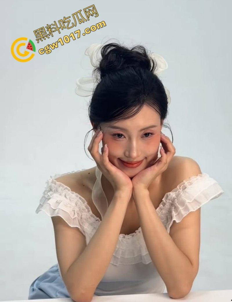 广东舞蹈老师【孙忆梦】万圣节惊爆！女神被秘密调教，全裸舔屌舔肛，摇奶颜射，尽显小母狗风骚！-14