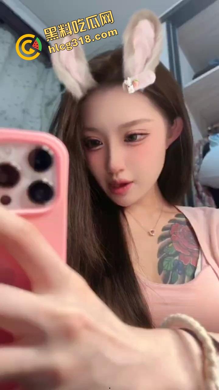 抖音精神小妹『讨厌坏男人』舌钉反差母狗嘴上说不要吐舌头,身上纹满背与胸,男人看了都忍不住!-7