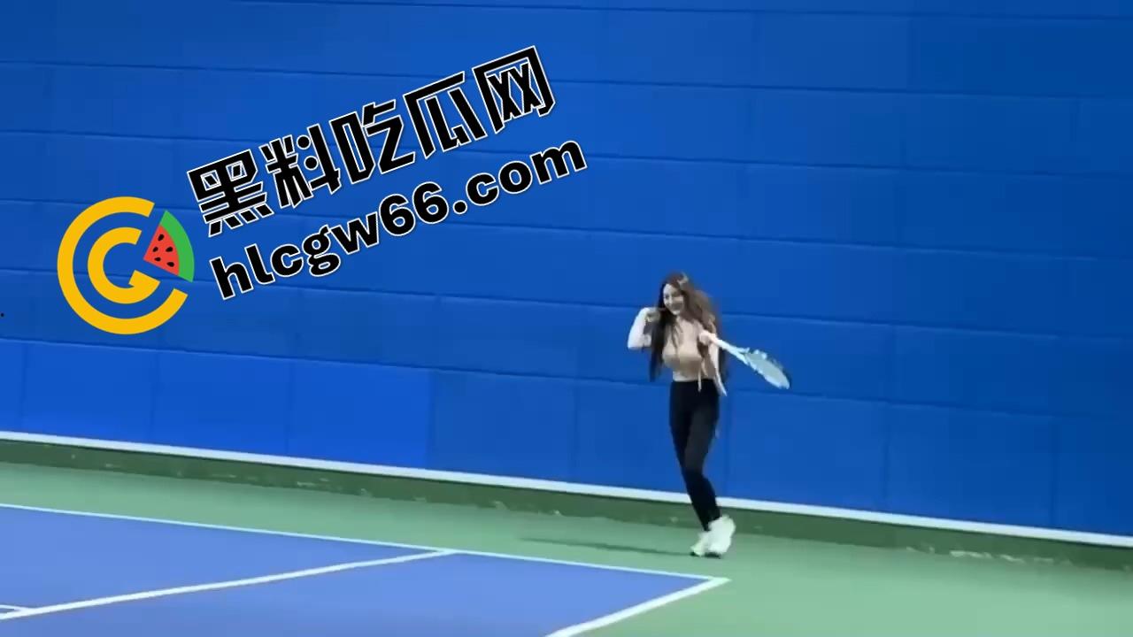 打球？不如看奶子起飞！这女的羽毛球打成奶震现场，胸甩得比球还凶，想让人冲上去抓两把！-1