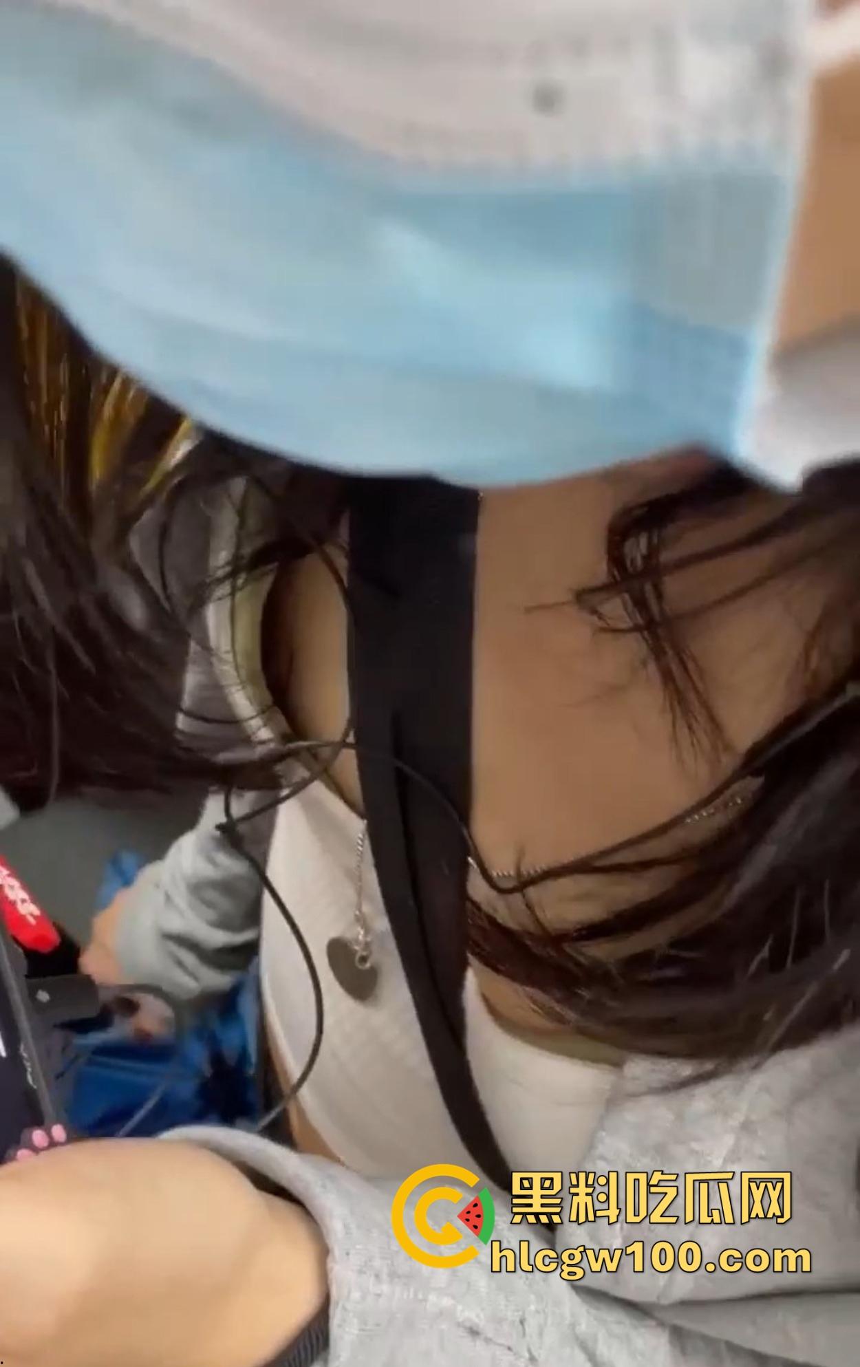 抄胸大神地铁乳房偷拍传奇出手 清纯美少女到良家人妻 短暂春光乍泄 奶子风景千姿百态 还原奶子的别样风采!-6