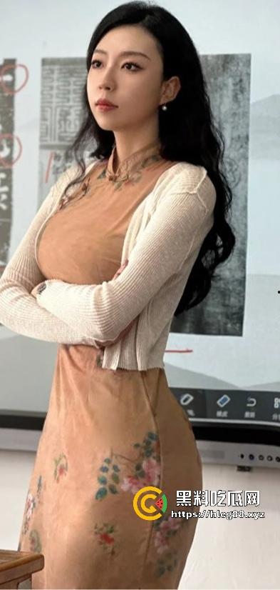 艺术书法系【黎老师】视频流出,知性女教师变反差母狗,女仆装吃鸡挨操,大奶翘臀骚炸天!-2