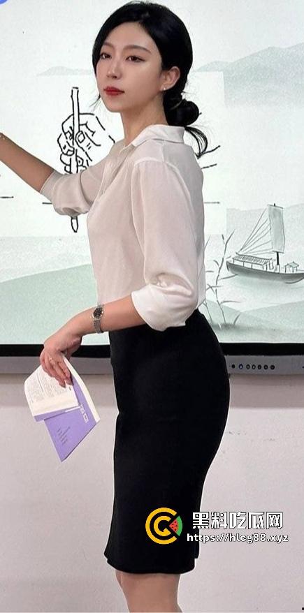 艺术书法系【黎老师】视频流出,知性女教师变反差母狗,女仆装吃鸡挨操,大奶翘臀骚炸天!-3