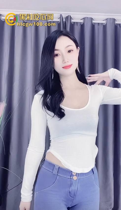快手舞蹈主播【可可】定制视频流出，极品牛仔裤蜜桃臀，没想到小穴位雀黑。-2