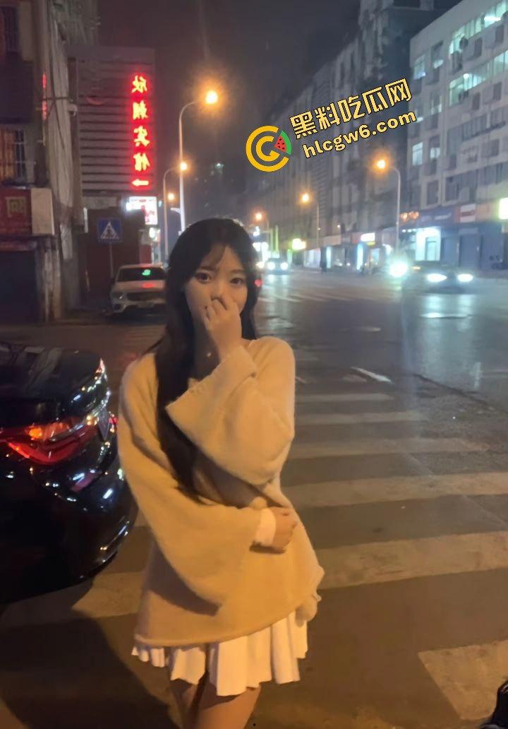 长沙雨花区火辣身材社会反差骚鸡【张雯倩】网聊约炮遇同小区单男 激情爆干骚逼！原创独家流出！-2