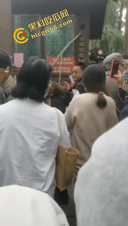 江苏南京相亲现场西格玛男霸气开喷小仙女，全程硬刚不给脸，把小仙女当场呛到脸绿差点气死！-8