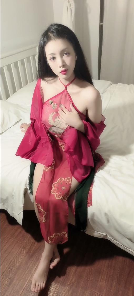 推特反差主播【李婉儿】，户外山林野战直播，口交乳交轮番榨精，多姿势激情交合，精液射嘴香艳诱惑！-2