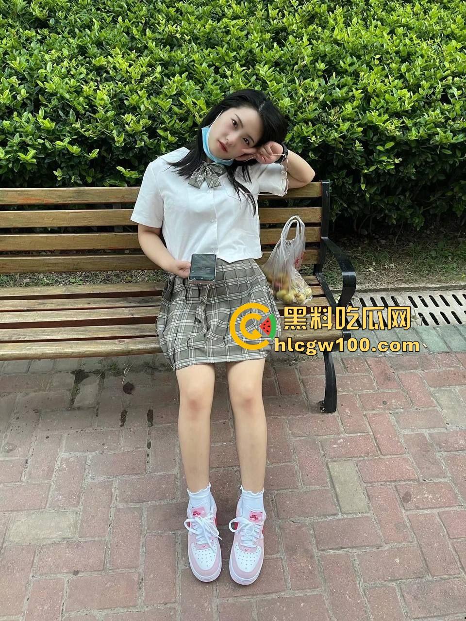 合肥技师谢【悠然】被PUA成骚货，下班直奔大哥家，自慰到高潮再插浪穴，还主动求内射，高潮后嗷嗷叫迷得人骨头酥！-4