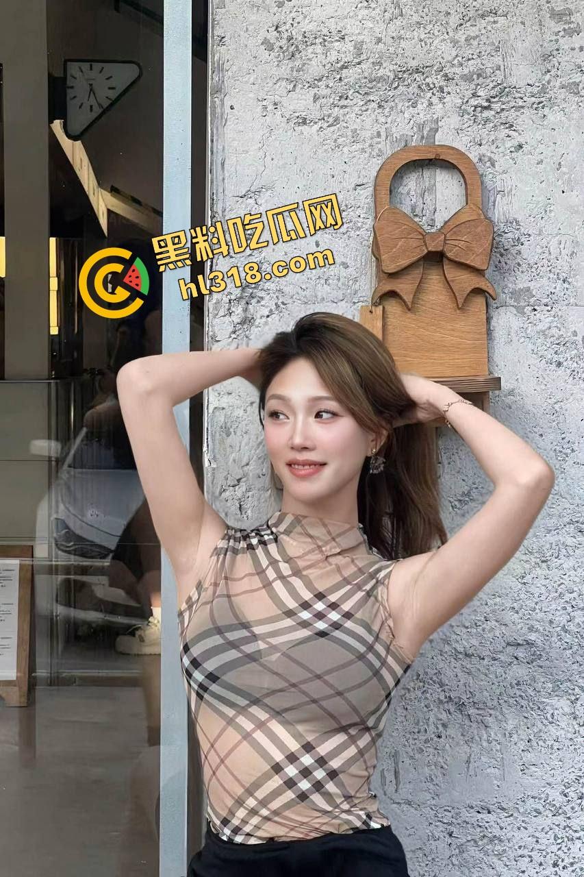 台湾成人show疯了，母狗字样真敢写，美女一排排屁股挂墙随便抽，交钱就能爽一把！-4