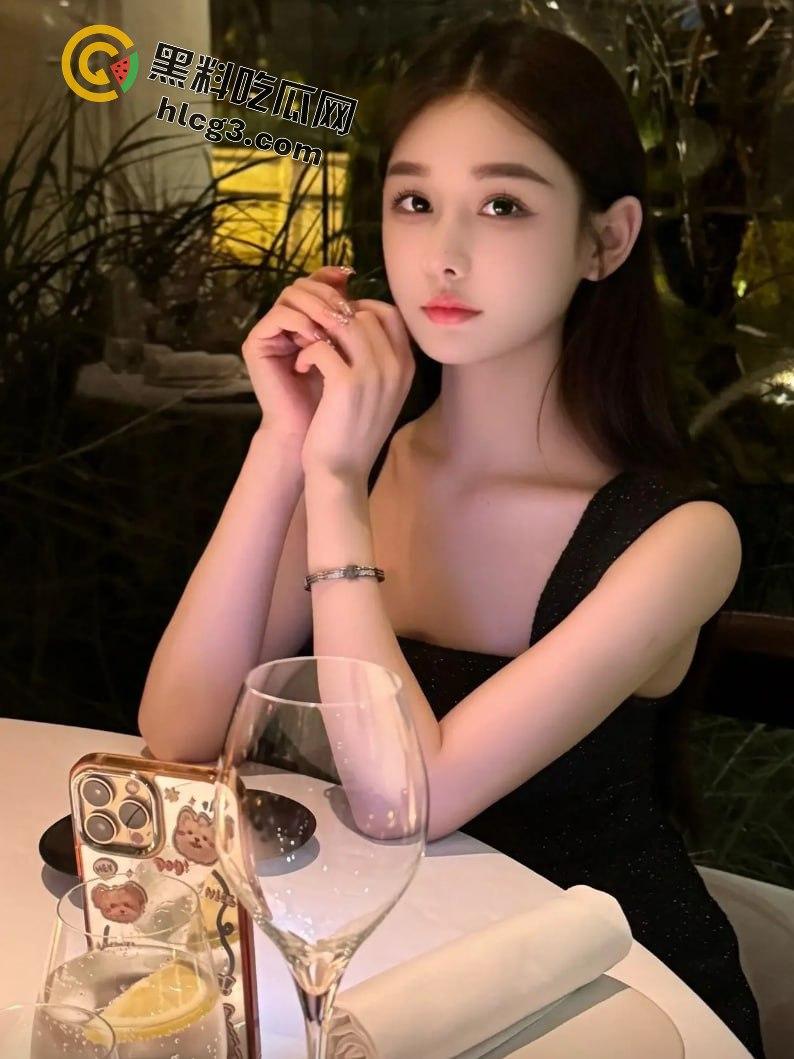 抖音巨乳安吉拉猪猪无内真空直播！西瓜般的大奶子故意漏点引爆全网-9