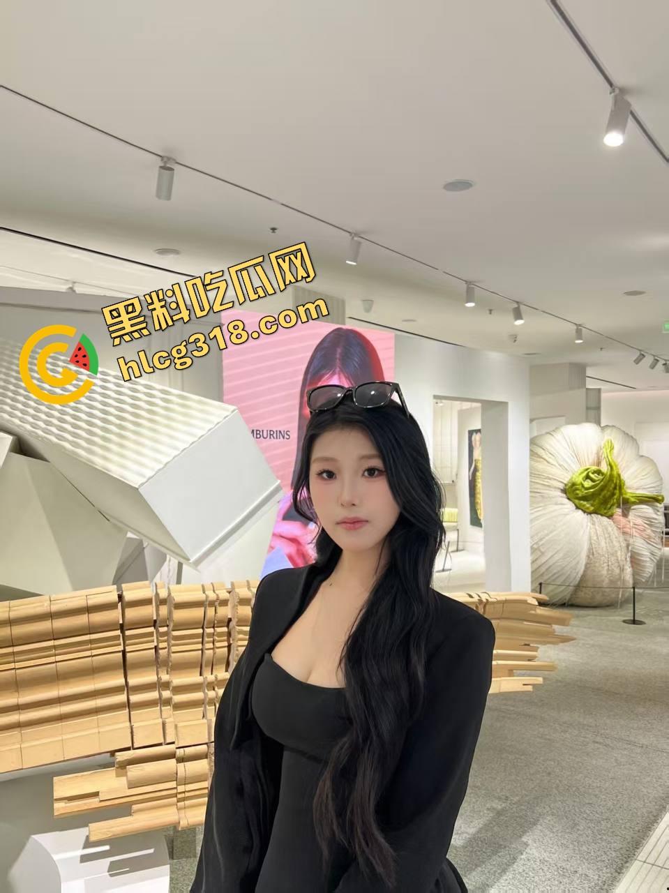 群友跑摩的累成狗，想打一炮结果进来个疯癫女大，洗澡洗到自嗨跳舞，这炮宁愿退钱也不打了！-1