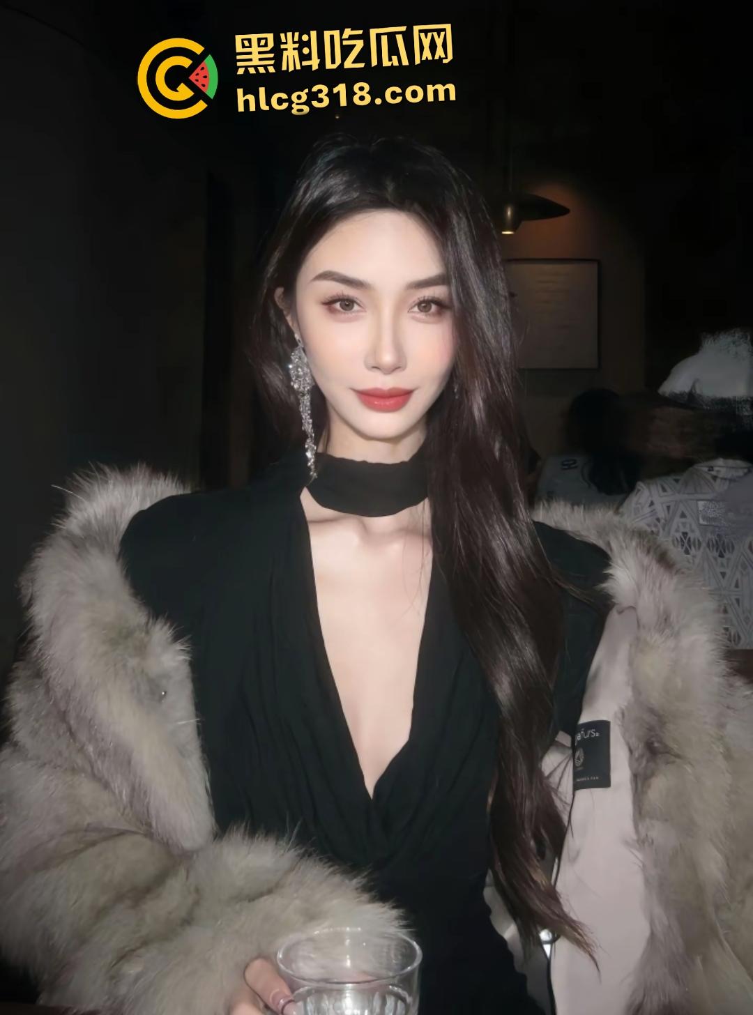 抖音【龚璟璇】人妖绿茶婊翻车！黑丝口交被秃顶金主内射，鸡鸡对鸡鸡比人体蜈蚣还骚！-3