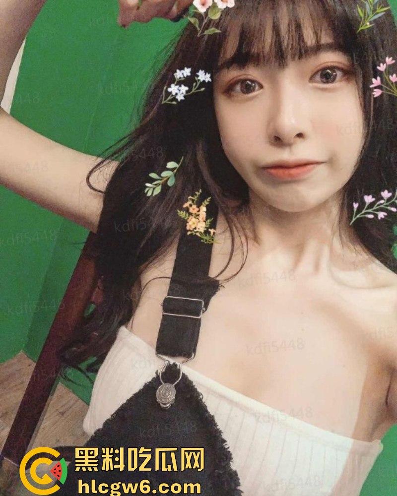 极品兔牙女大学生【杨萌】直播发骚 岔腿直播露奶露逼 被录屏指证后说自己有第二人格！-5