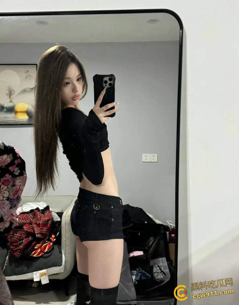 气质人妻【宋亚琦】，偷情老公兄弟，穿情趣黑丝握肉棒送进小穴，晃着大奶被爆操，纯荡妇淫娃！-3