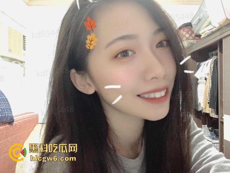 极品兔牙女大学生【杨萌】直播发骚 岔腿直播露奶露逼 被录屏指证后说自己有第二人格！-6