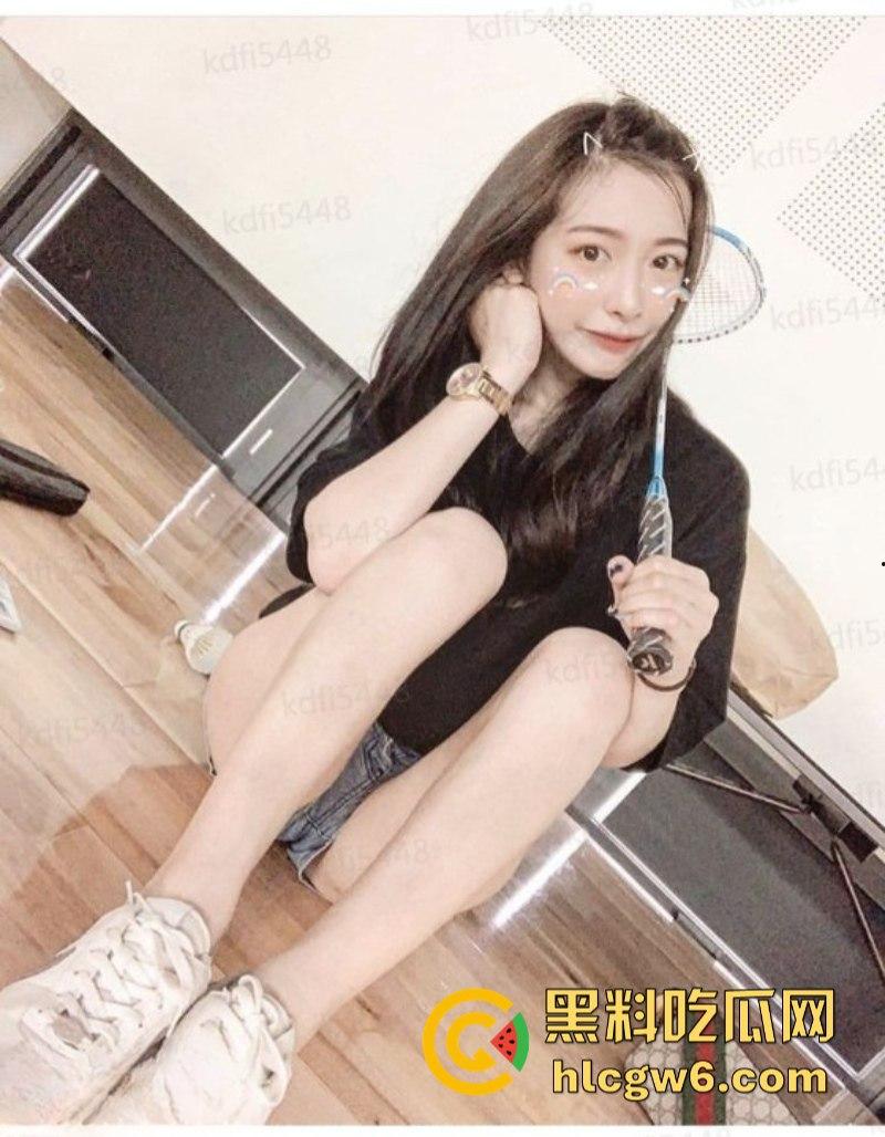 极品兔牙女大学生【杨萌】直播发骚 岔腿直播露奶露逼 被录屏指证后说自己有第二人格！-9